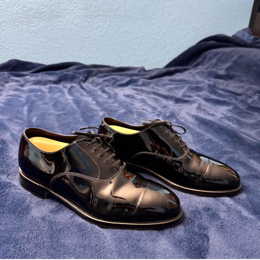 Morjas Black patent leather shoes with a glam